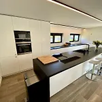 P25 Luxueuze Met 5 Voor 10 Personen, 760m Met Garage En Tuin Koksijde