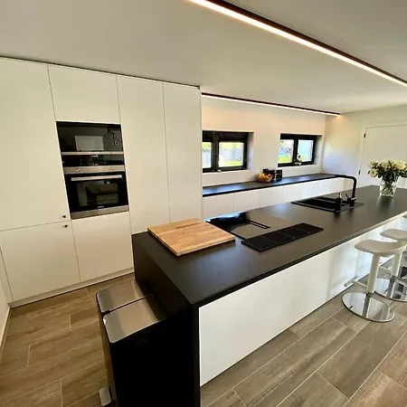 P25 Luxueuze Met 5 Voor 10 Personen, 760m Met Garage En Tuin Koksijde